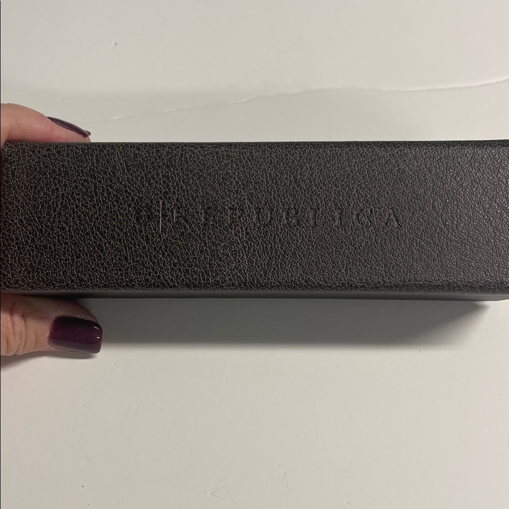 MEN’S REPUBLICA BROWN FAUX PEBBLE LEATHER SQUARE HARD SHELL EYEGLASSES CASE